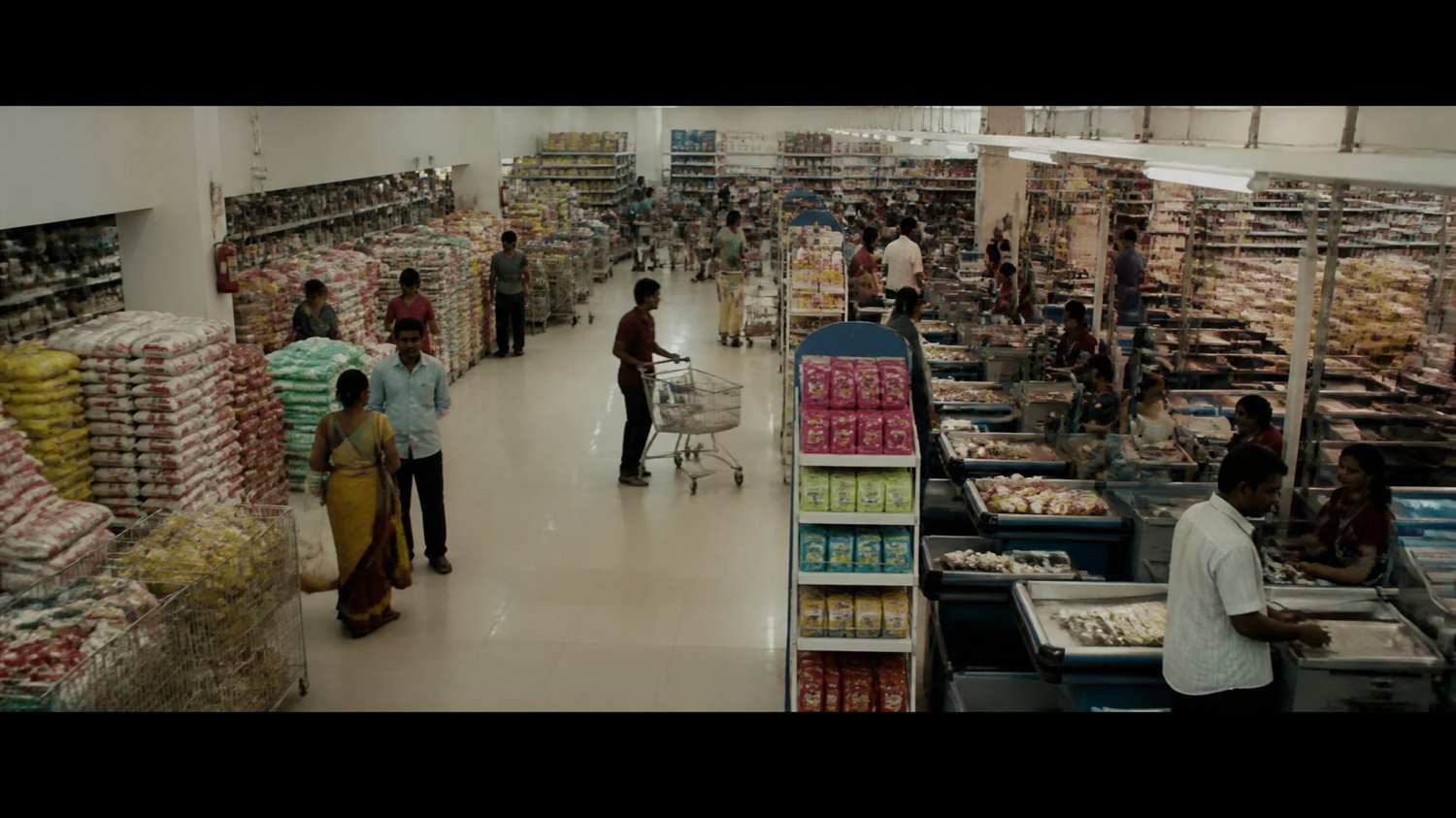 Big Bazaar — An ordinary superstore, and the 13-rupee receipt that finally breaks the case open.