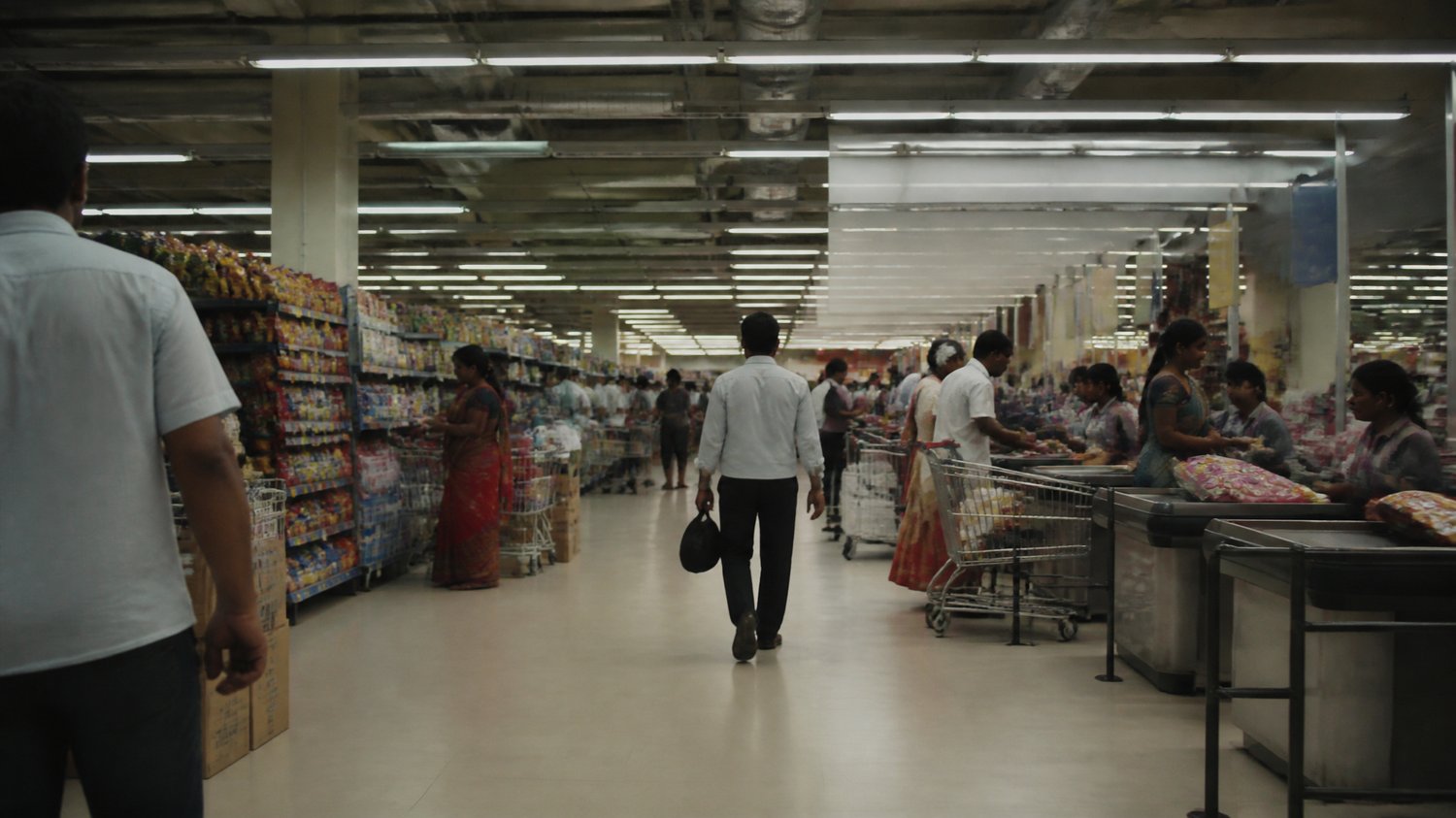 Big Bazaar — An ordinary superstore, and the 13-rupee receipt that finally breaks the case open.